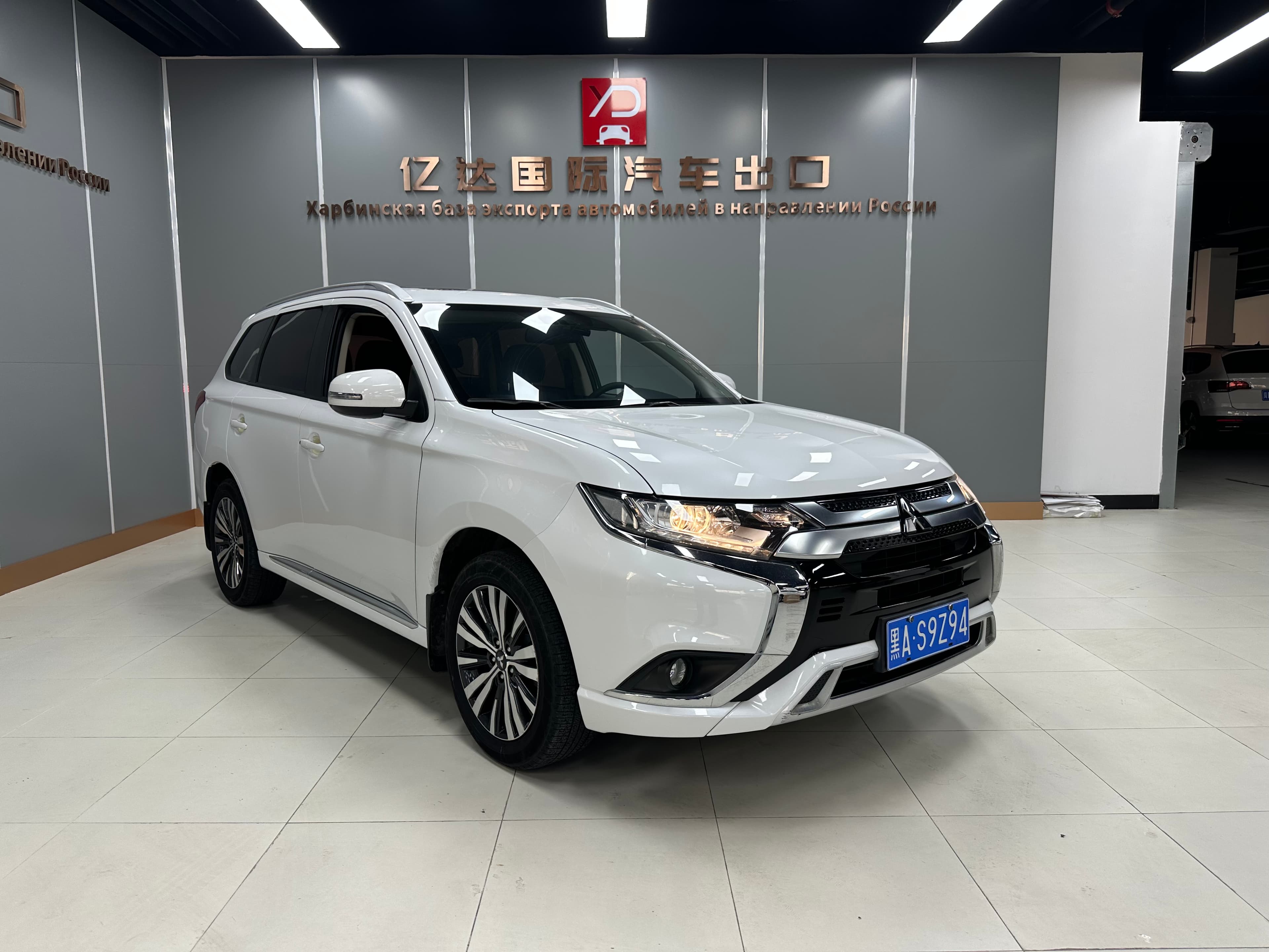 MITSUBISHI OUTLANDER